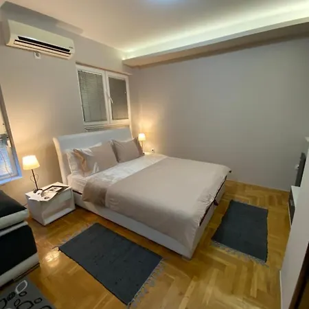 Sm Apartment *
